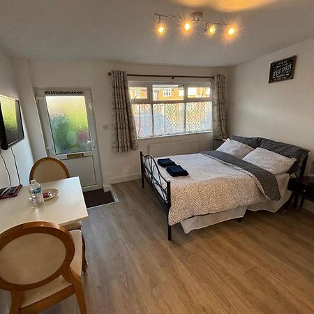 Modern & Cozy Gem - 10Min To City Center - Parking Йорк Экстерьер фото