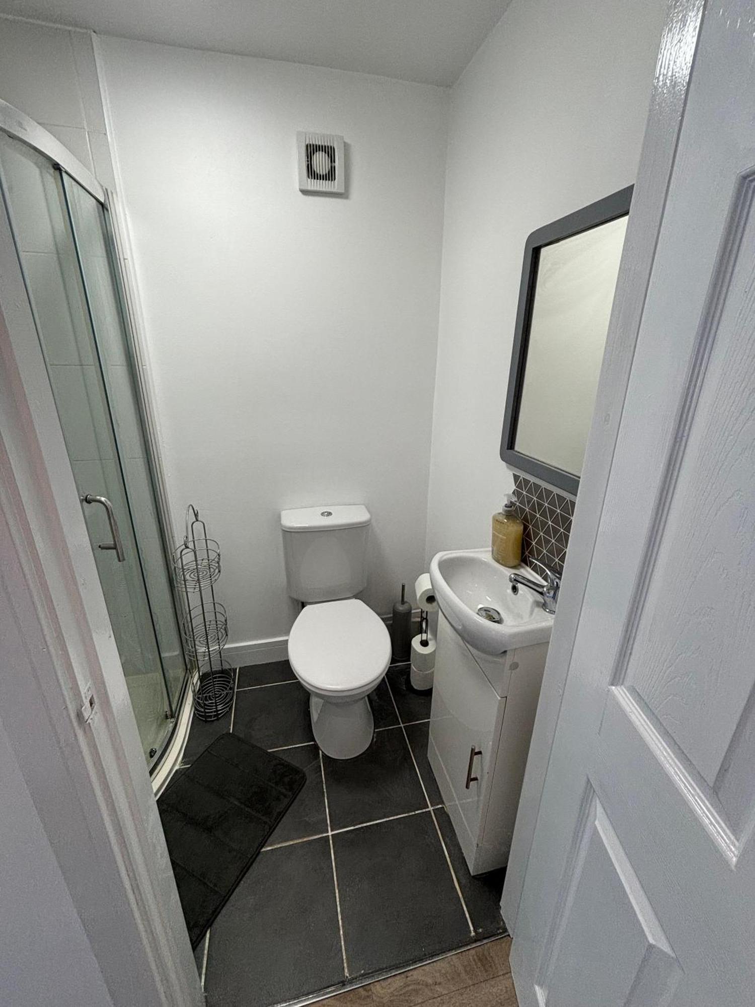 Modern & Cozy Gem - 10Min To City Center - Parking Йорк Экстерьер фото