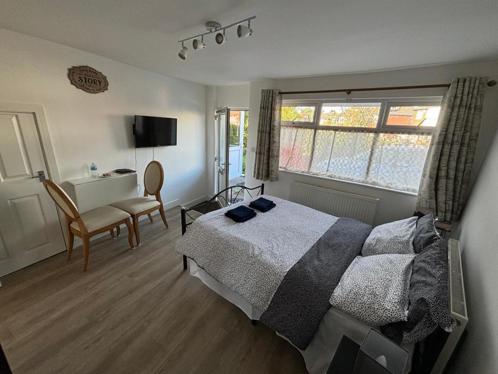 Modern & Cozy Gem - 10Min To City Center - Parking Йорк Экстерьер фото